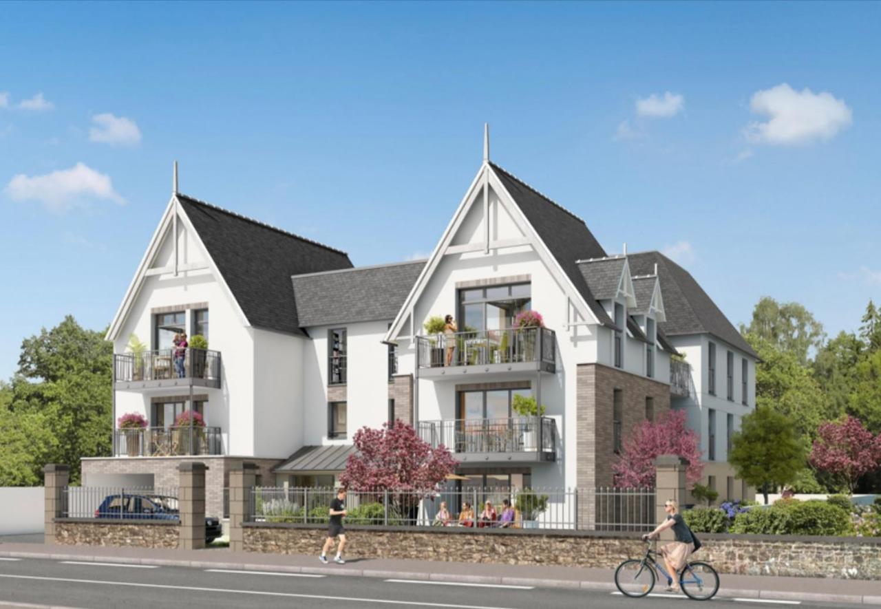 Bella Cruz: Premium Beachside Apartment with Electric Car Charging Dinard Exterior photo