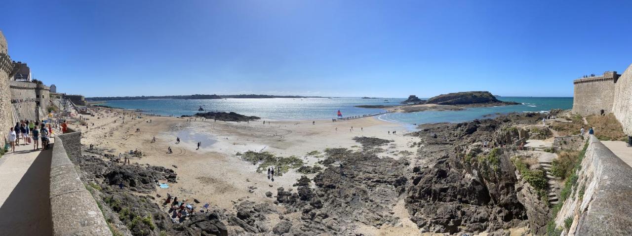 Bella Cruz: Premium Beachside Apartment with Electric Car Charging Dinard Exterior photo