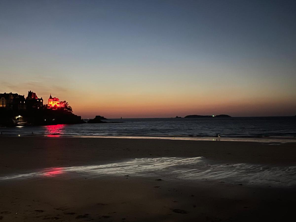 Bella Cruz: Premium Beachside Apartment with Electric Car Charging Dinard Exterior photo